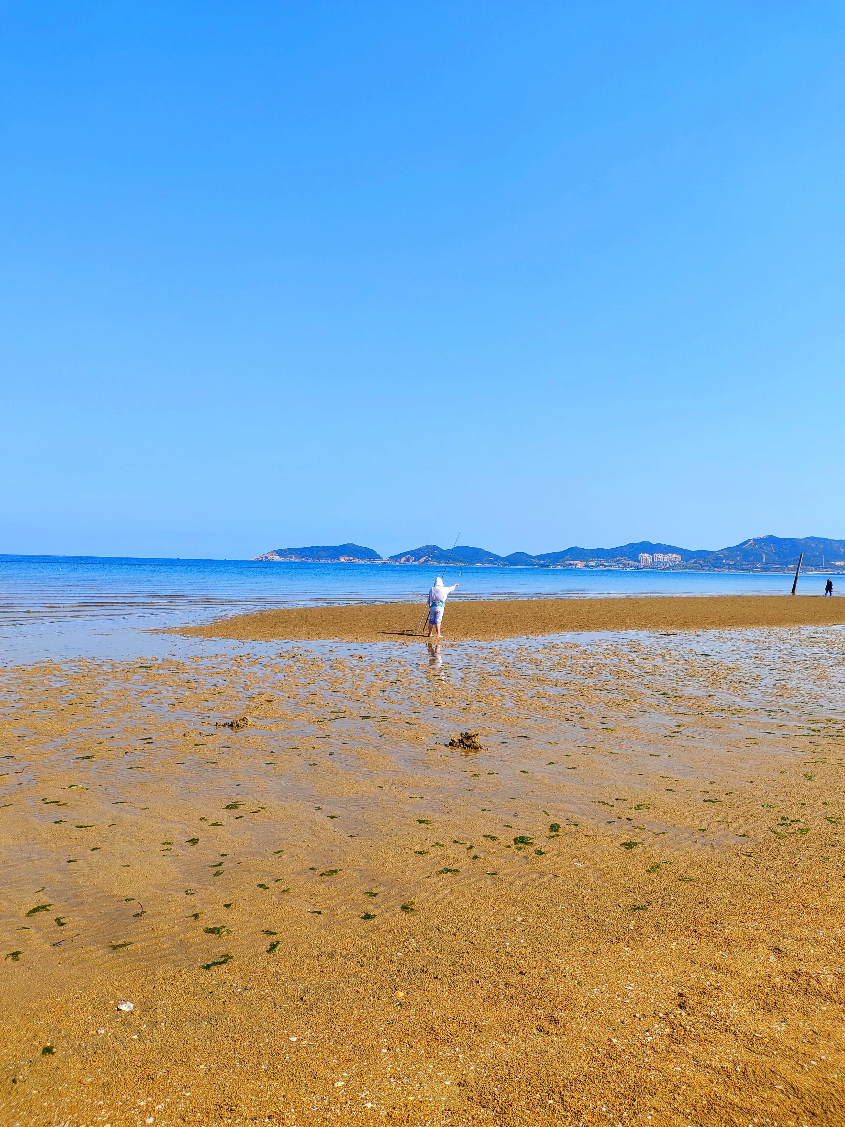 水天一色间，问一声那海鸥