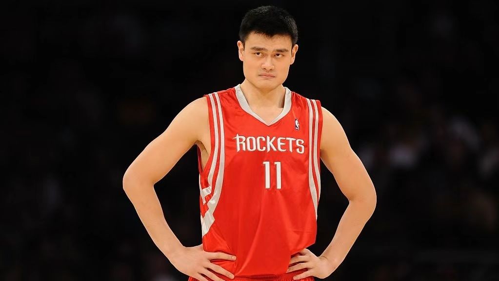 有哪些这个人打过nba（NBA史上满打满算也就7位外籍状元，姚明最出色，西蒙斯天赋最高）