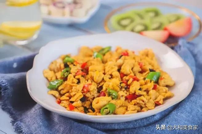 超级好吃的剁椒鸡蛋 做法简单光是看着就觉得好下饭