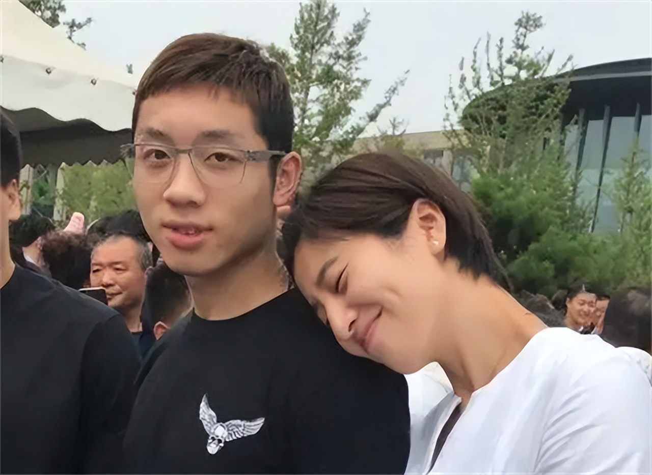 国乒"不倒翁"许昕:老婆是国乒第一美女,为他放弃整个职业生涯