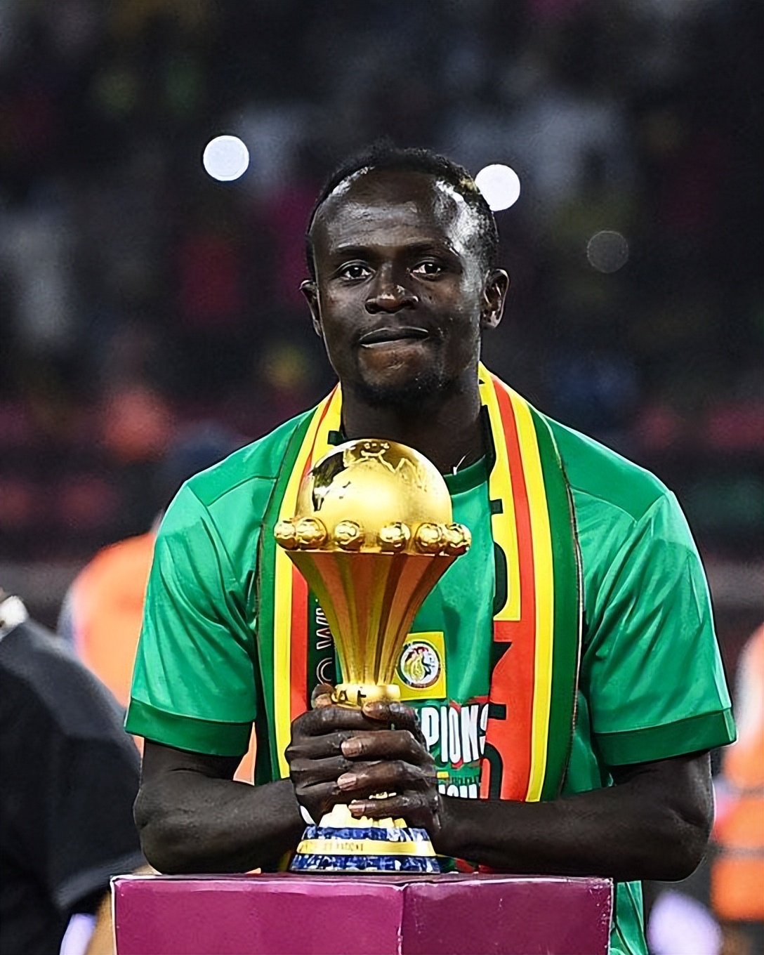 足球明星排名(足坛现役历史前十球星榜:梅罗并列第一,莫德里奇东欧