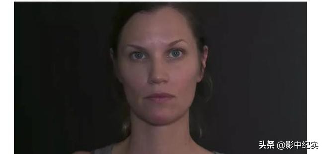 她被下药囚禁到地下室，当众多人性奴，报警后英国警方：你穿多少