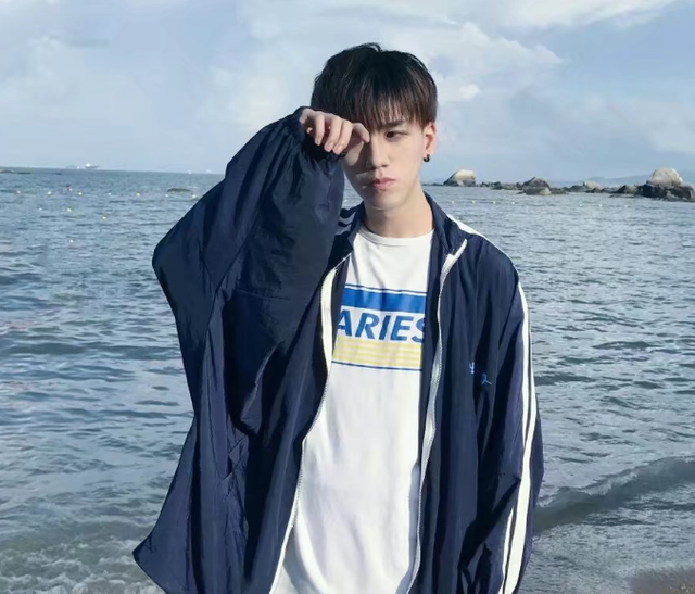 初中男生自主录取"很帅"的行为,女生觉得太社交了,老师也不喜欢