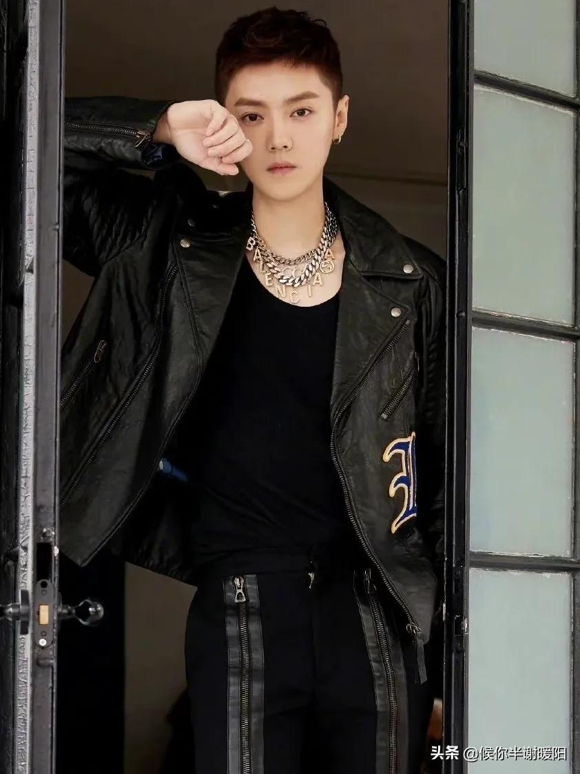 最适合戴项链的几位男明星：王一博李现霸气，肖战精致又矜贵