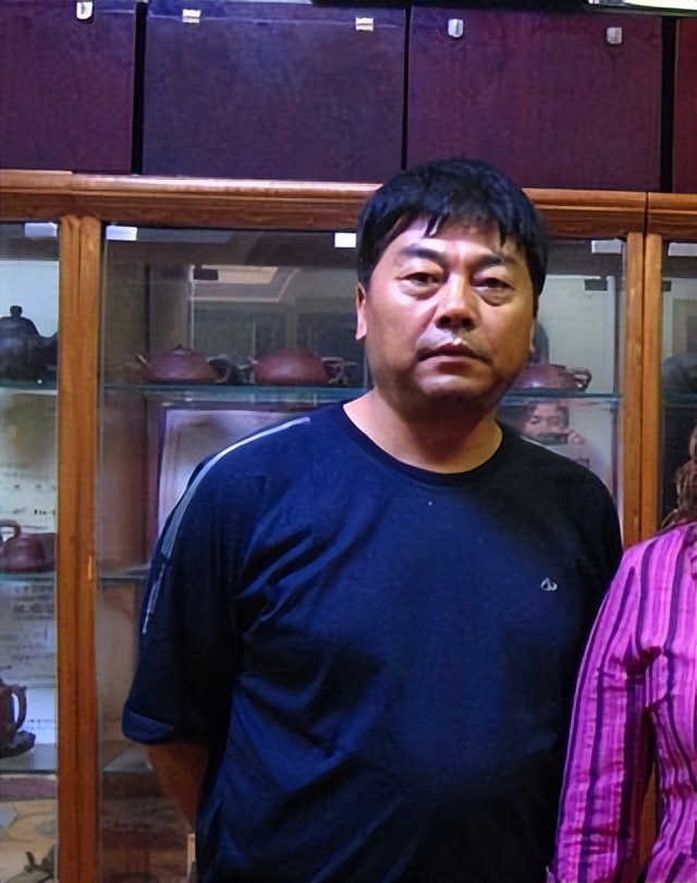 李靖飞：凭两段戏打动导演，61岁时患脑溢血，陆树铭为他筹款治病