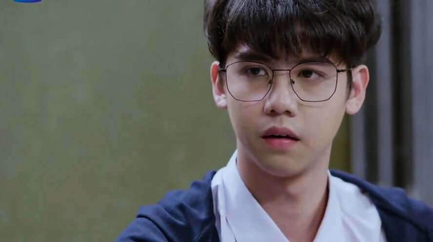 星星亮晶晶的眼睛真的如星星一样,不管是《超凡少年》中那个活泼可爱