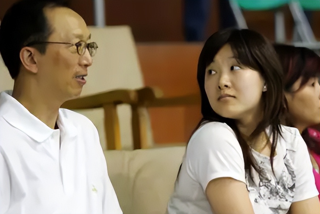 梁錦松個人資料（面對與梁錦松的26歲年齡差爭議，伏明霞回應：我喜歡成熟一點的）