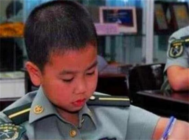 当年，那个被特招入伍，学费由国家承担的8岁特种兵，后来怎样了