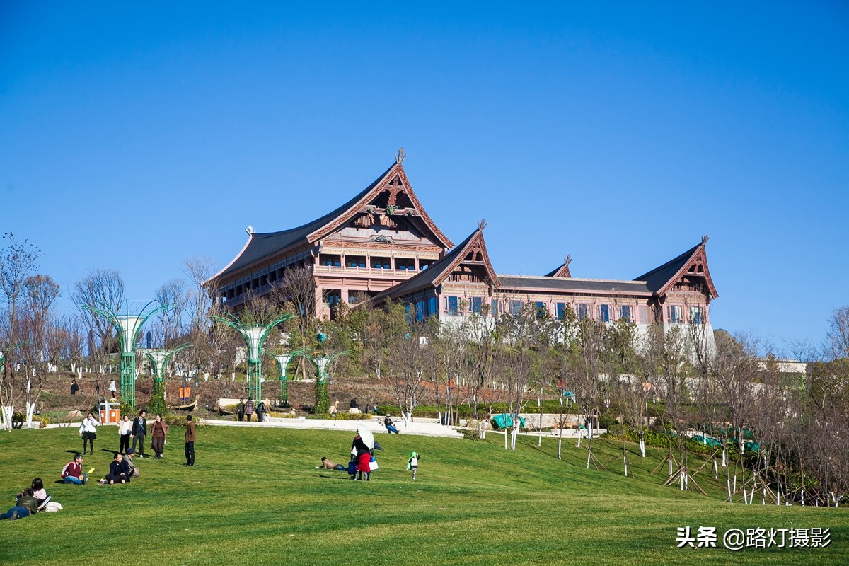 这个时候哪里凉快(7、8月避暑首选这6个城市，景美凉爽又舒服，晚上需要盖棉被)