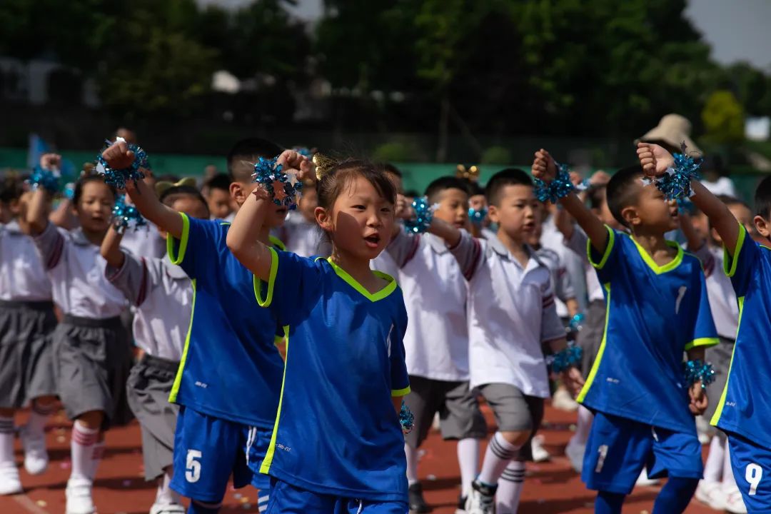 双流区西航港小学首届“星港杯”校园足球联赛开幕式成功举办