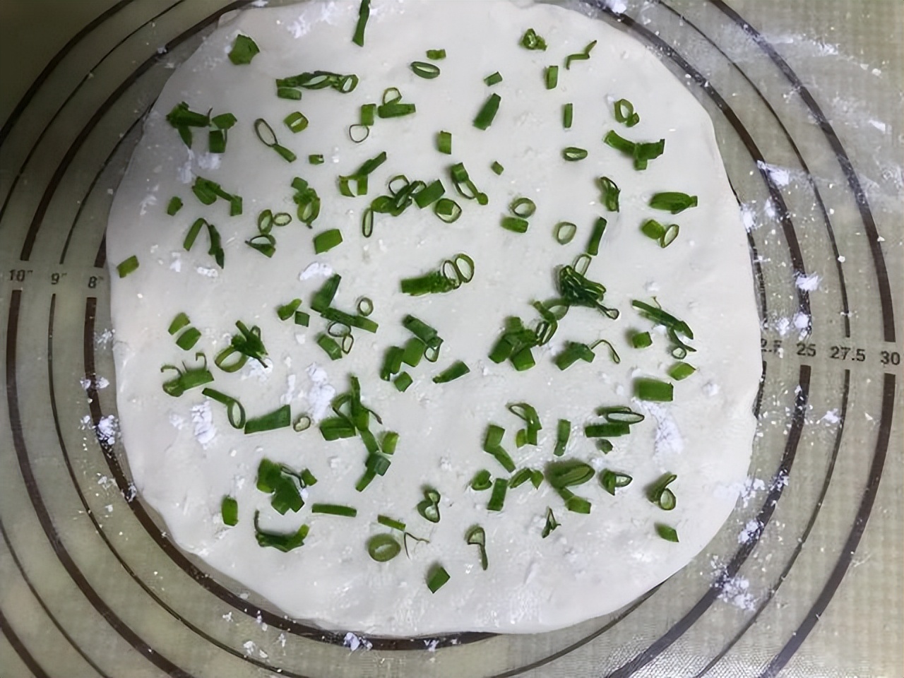 图片[7]-【葱花饼】做法步骤图  酥香层又多 凉了也不硬-起舞食谱网
