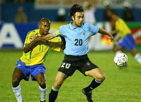 乌拉圭队世界杯大名单(辉煌天蓝军团：乌拉圭足球历史最强11人，远古神佛与绿茵屠夫)