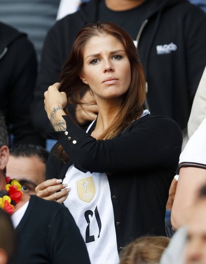 10 玛西娅·费舍尔——中场(8号)格雷茨卡女友格雷茨卡的女朋友玛西娅