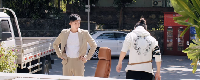 “硬汉小生”黄景瑜：从服务员到一线男星，他只用了两年时间