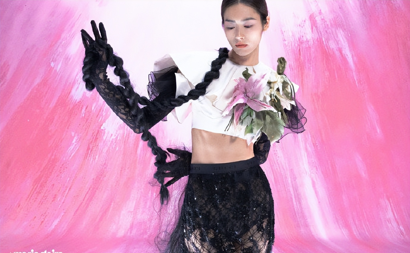 刘雯最新大片风格独特气场强 身材绝佳尽显超模气质