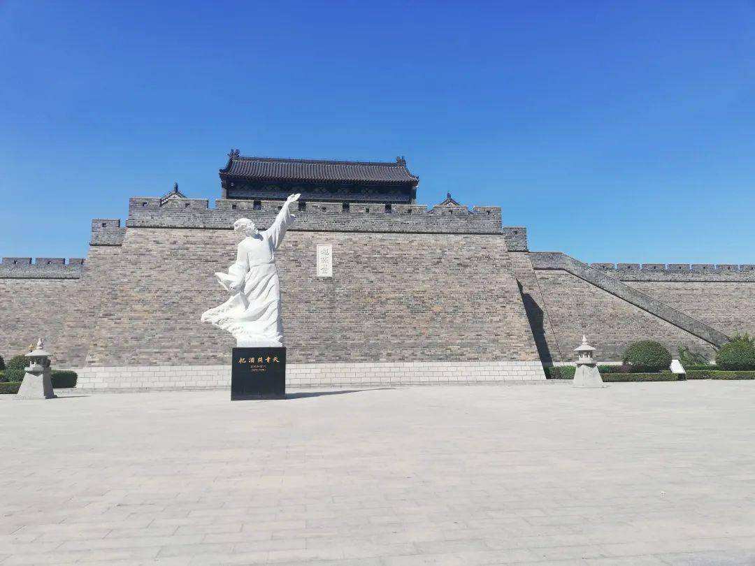 山东食堂厨师，变身西装大王，把壳卖给广东富豪，后身家仍达30亿