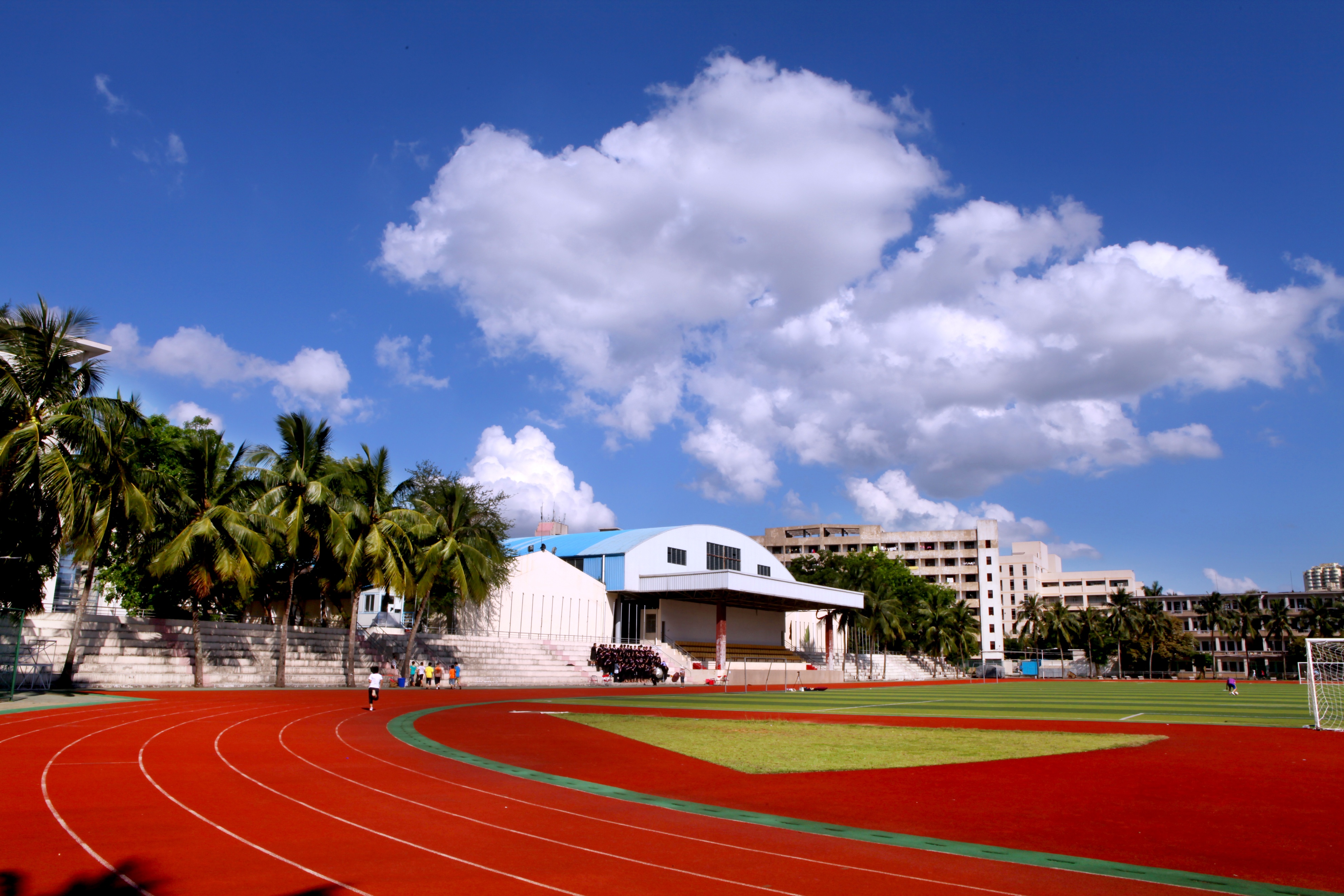 坐落于祖国最南端！这所高校承百年历史，风光秀美，实力强劲