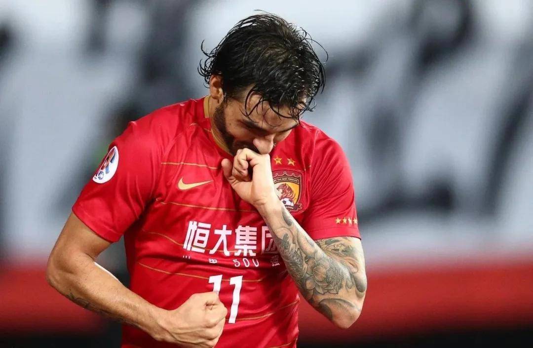 越南媒体嘲笑国足（越南媒体嘲讽国足：大冤种，花16亿养个废人！中国球迷无力反驳）