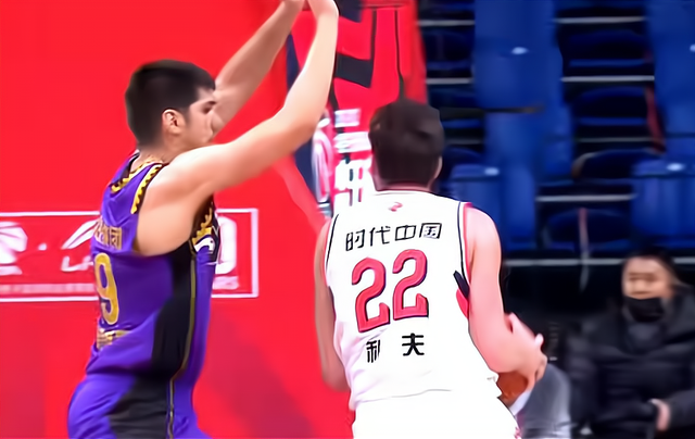 nba球哥为什么不打了（出战56分钟，爆砍47+17！他那么厉害，为何24岁就在NBA打不上球？）