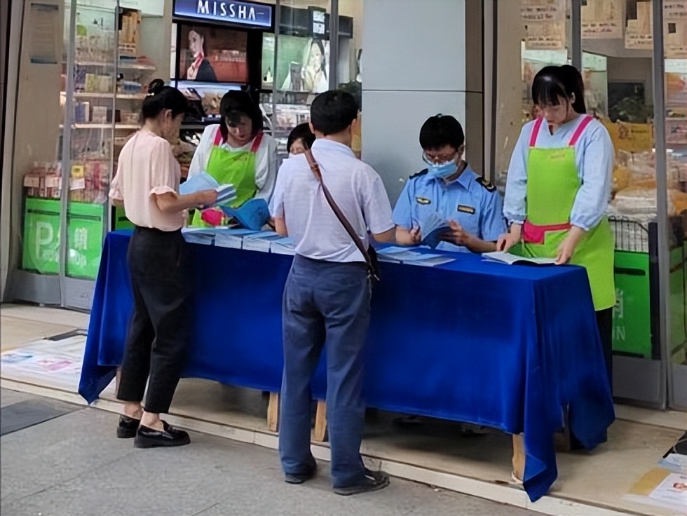 查封过期化妆品近200盒 赤壁市开展儿童化妆品安全宣传活动