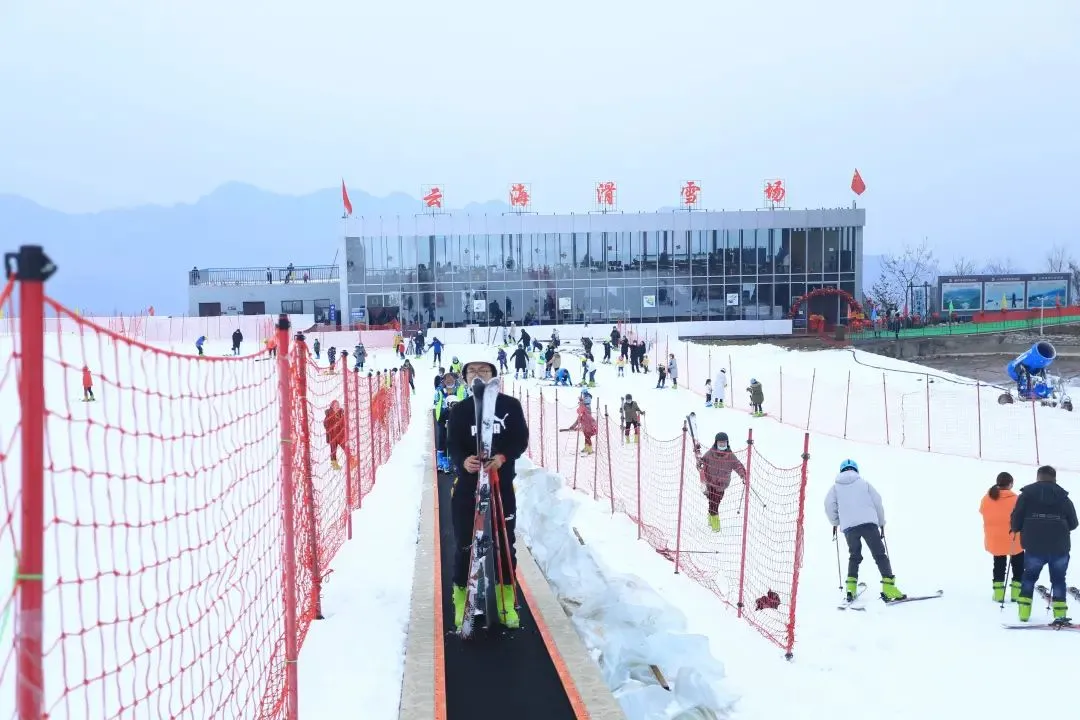 武汉有滑雪场吗(武汉周边竟然有这么多滑雪场！你去过吗？)