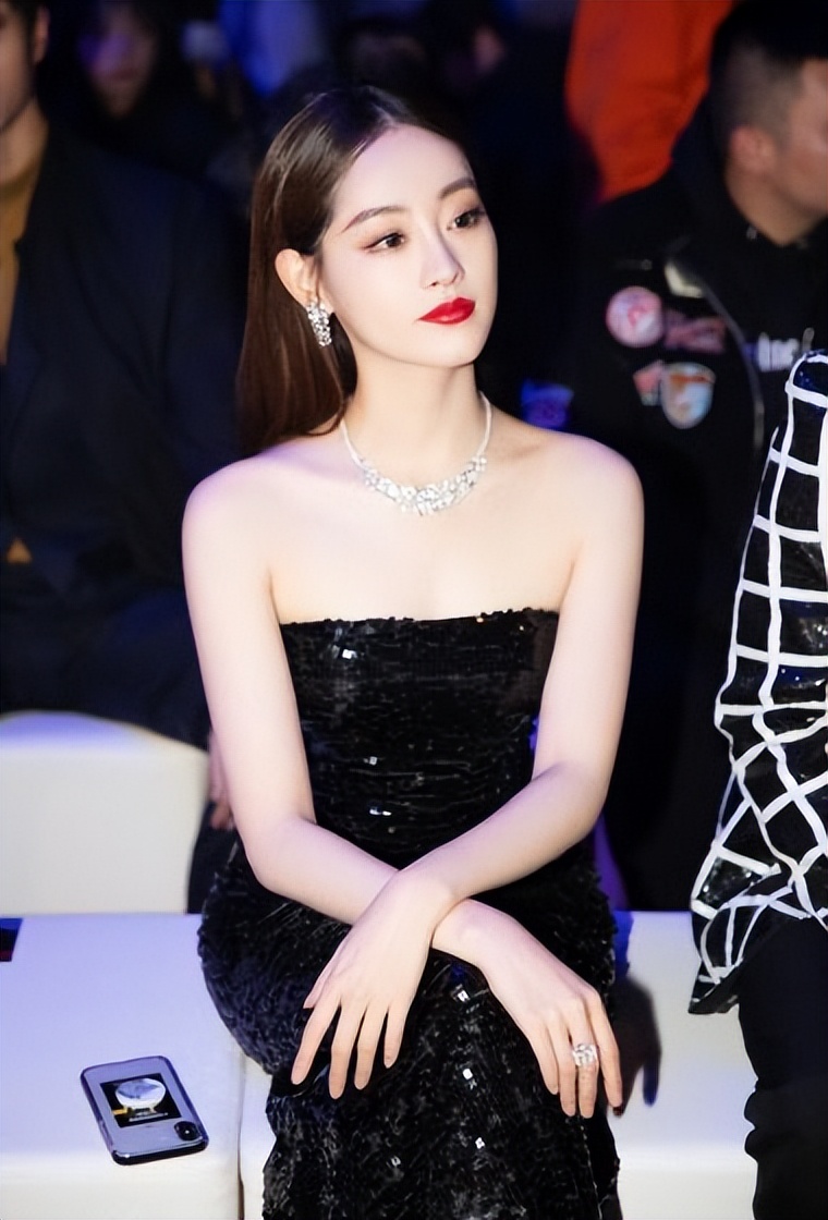 娱乐圈的水有多深？明星咖位决定红毯待遇，杨紫、鞠婧祎差距太大