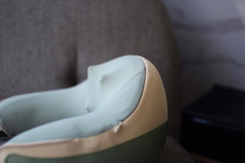 按摩热敷 舒适解疲 siaasoo象术颈椎按摩器