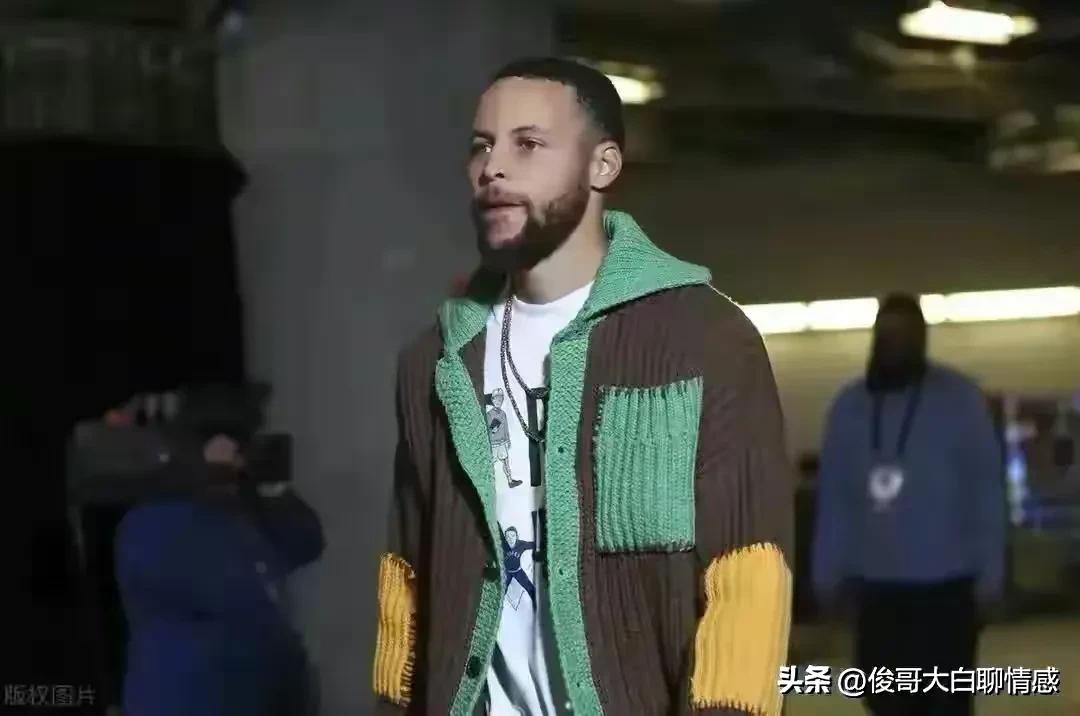 NBA历史最佳阵容，库里不能进！对抗差、防守差！詹姆斯也没资格