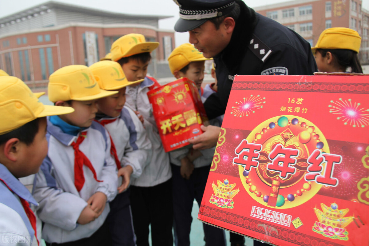 以下“4警1勤”人员，哪个不属于合同制？辅警和协警怎样才能进编