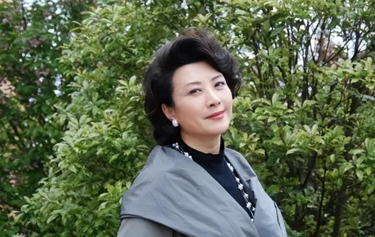 既然王静有意低调,那大家也不用费力地去探听她的感情,只要王静自己过