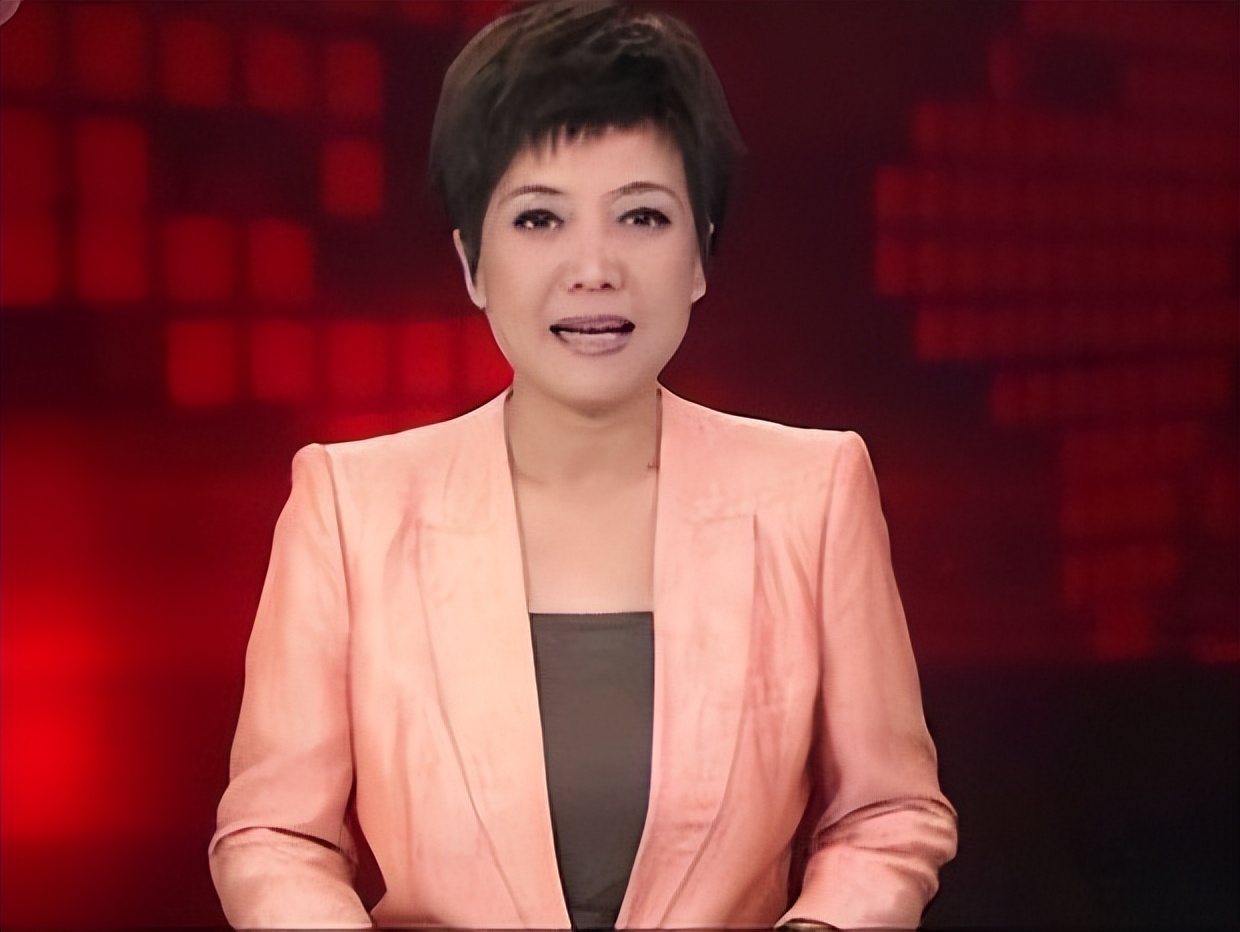 "全国三八红旗手"贺红梅:27岁主持《新闻联播》,55岁婚姻成迷