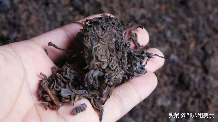 别盯着隔夜茶不放了！这3种茶喝多了等于在喝脏水，很多人喝错了