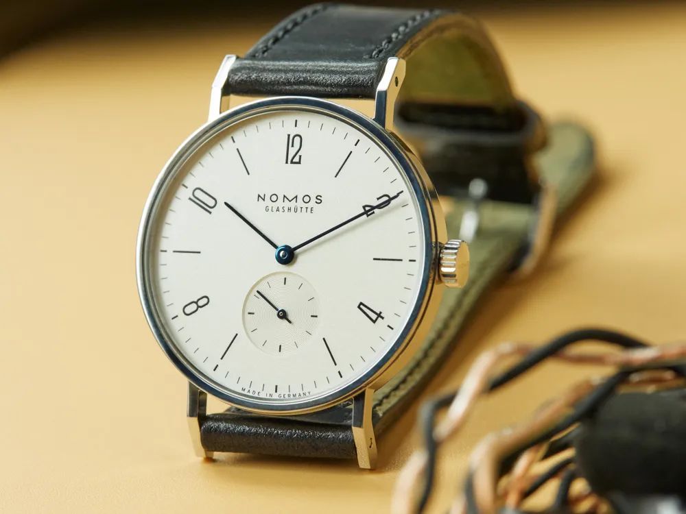 1万多逃不过的选择！这块表的设计就突出一个极简美