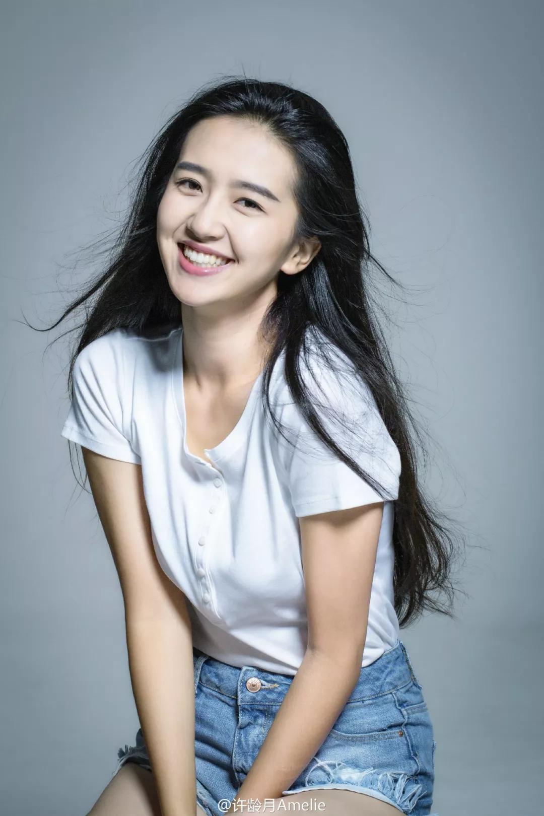 清新女神许龄月写真,清纯靓丽优雅性感,长发飘飘仙女范.