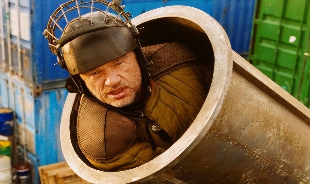 《尽情游戏》以黑色幽默反讽军火商灭绝人性的行为,呼吁爱与和平