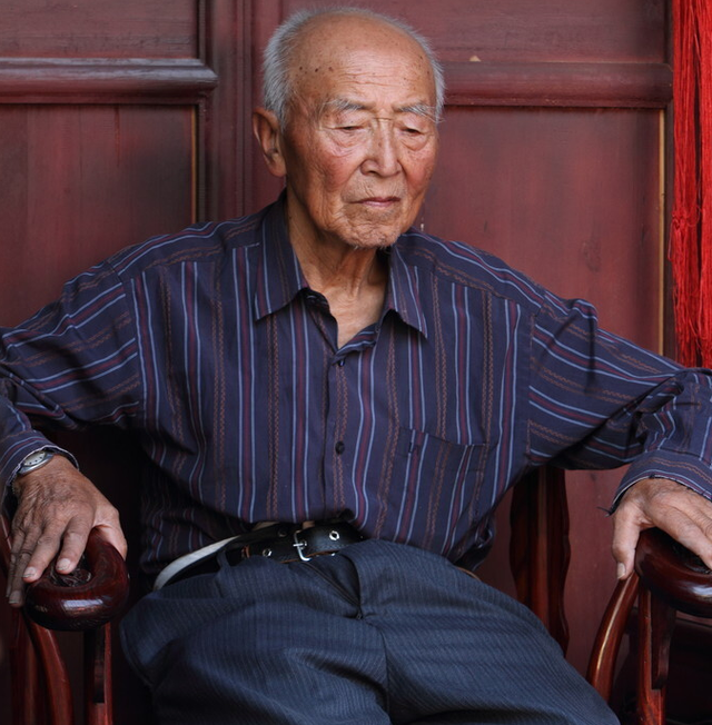 90岁老人：生病后我才明白，晚年谁都靠不住，就连亲情也是现实的