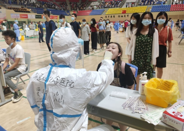 某高校成隔离点，学校粗暴转运学生物品，学校道歉并作出承诺