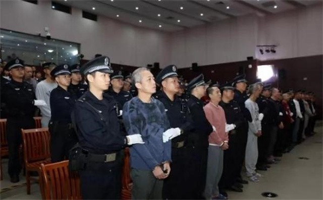 海南黑老大黄鸿发涉黑案调查：中国扫黑行动中的典型案例分析