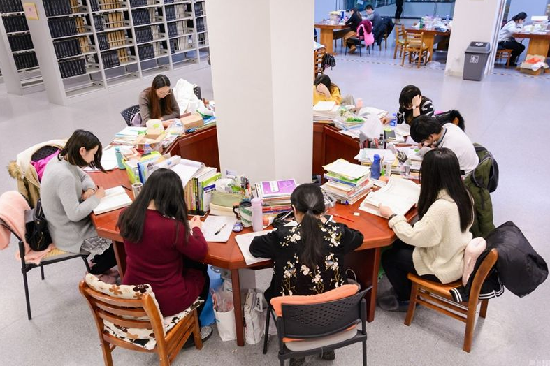 “超过27岁都不录用”，高校年龄要求得太苛刻，其实还有内在含义