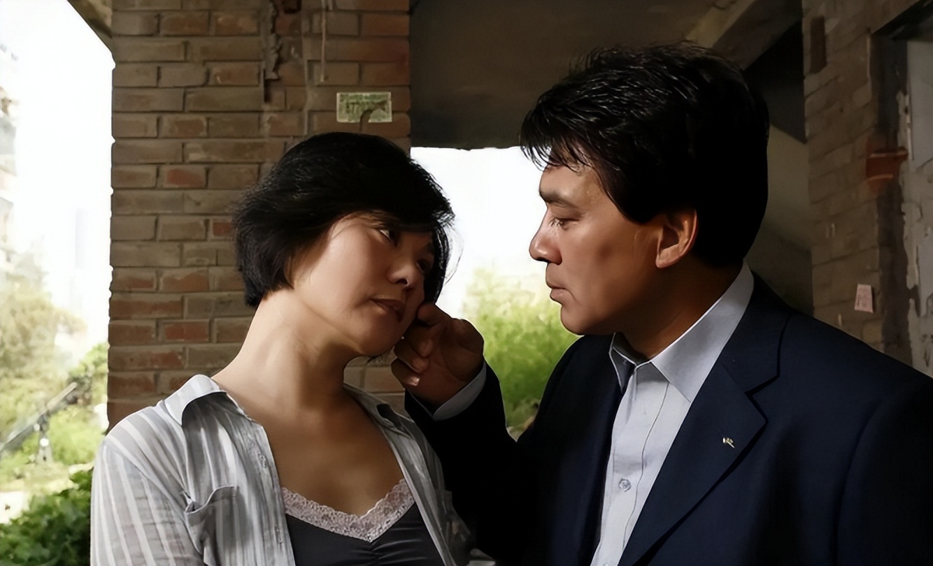 丛珊因出演《牧马人》被朱时茂胸毛吓哭,后遭人嫉妒而无奈出国