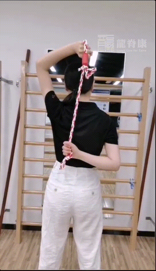 女子长期侧睡后，右肩出现疼痛是怎么回事？要如何治疗缓解？