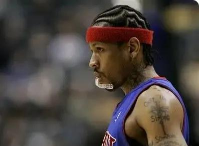 nba为什么会咬牙套（盘点NBA球星哪些标志性动作以及小怪癖，纳什喜欢摸鞋底再舔手指）