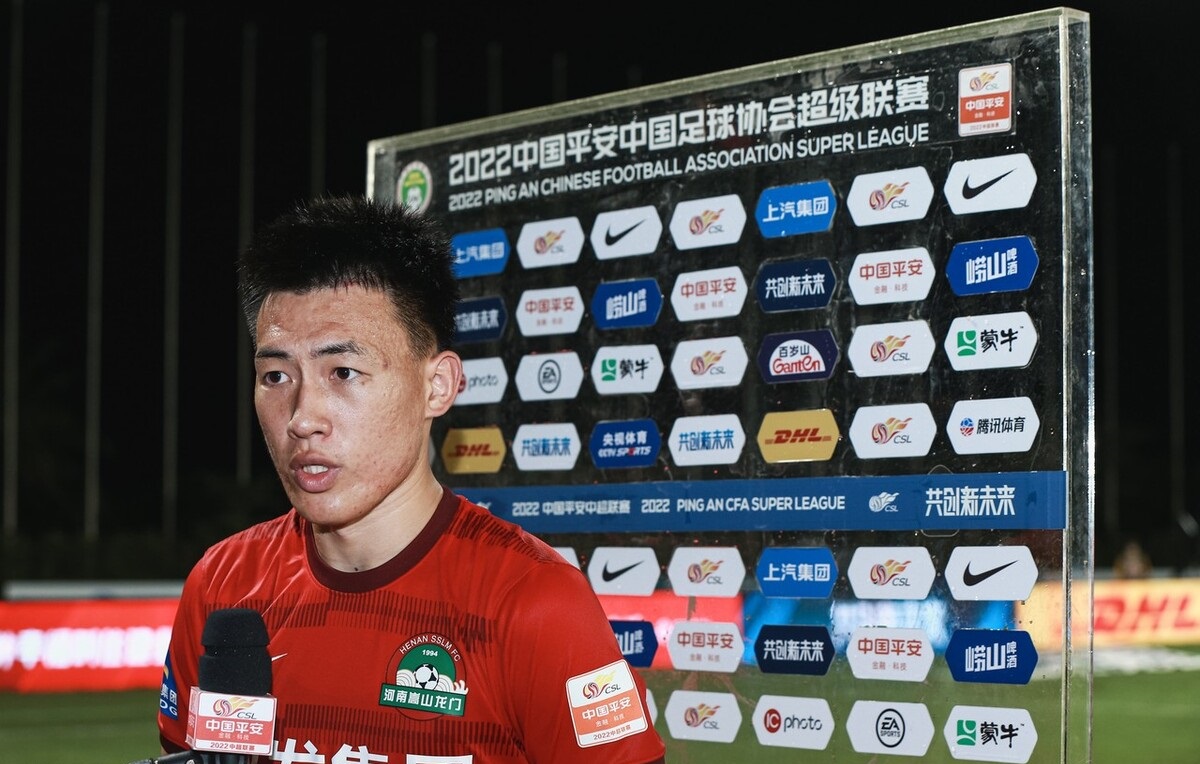 足球运动员杨帅出生于(河南队捡到宝了,新援中卫本轮表现出色,未来可