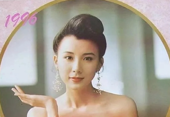 “畸形脸、电风扇脸”，10位整容过度的女星，有人直接命丧手术台