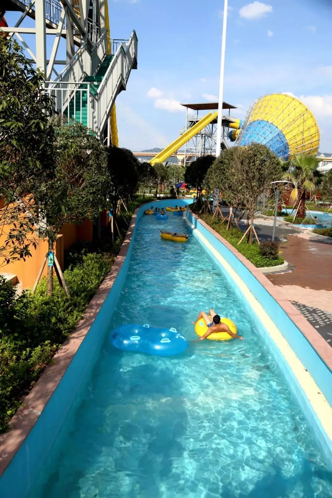 图源 | 巴南文旅引力漩涡坐上探险划艇划入一个巨大的漩涡跟随着引力