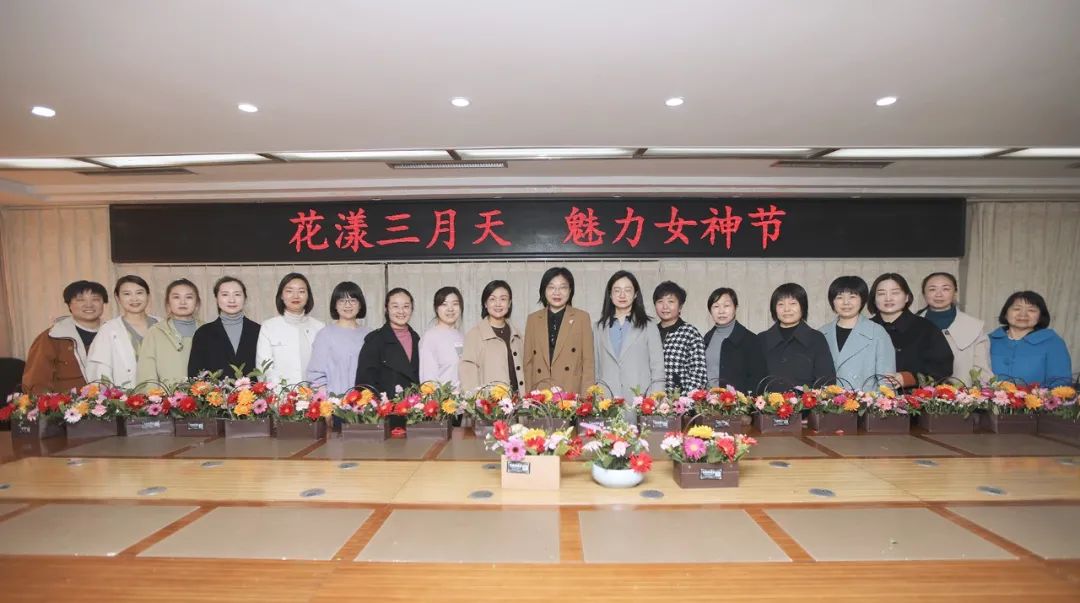 三门峡市交通运输局组织开展庆祝“三八”妇女节插花活动