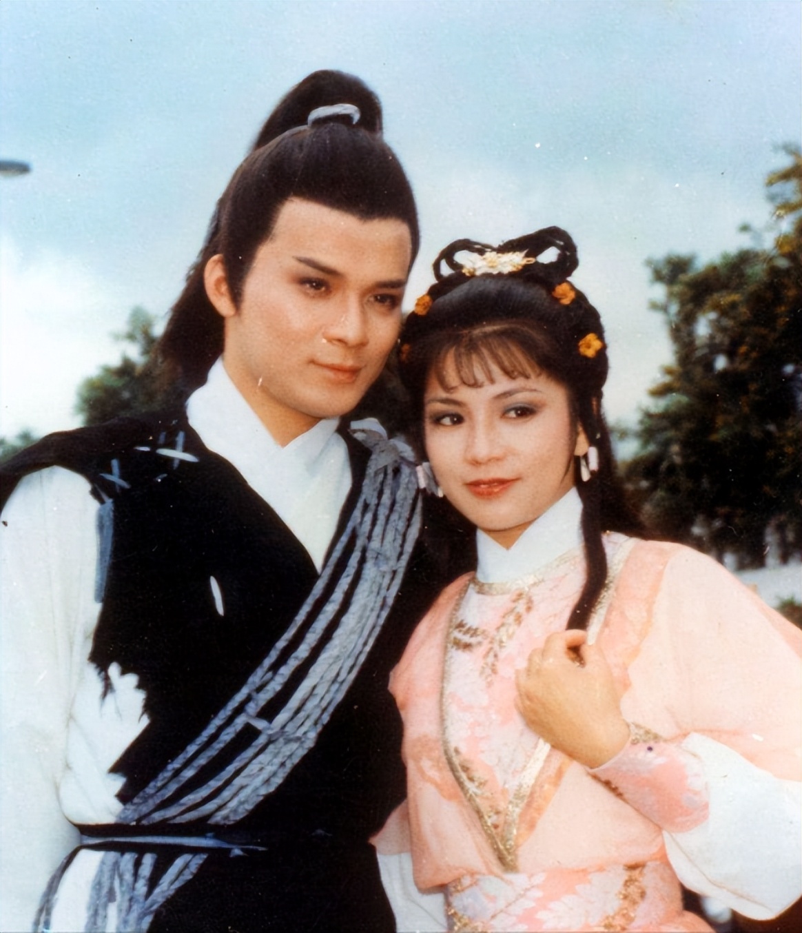 粉丝们都说他的郭靖有着小说中的憨傻,但是也有着自己的正义执着,只有