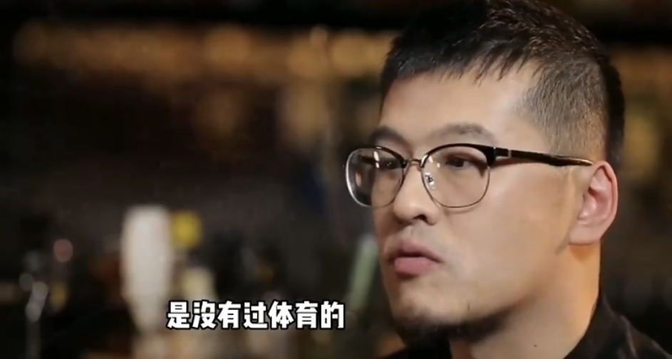 中国篮球比赛用的什么球（杨毅称中国大部分球迷根本不懂球，更不懂体育精神，真不怕得罪人）-趣拿体育