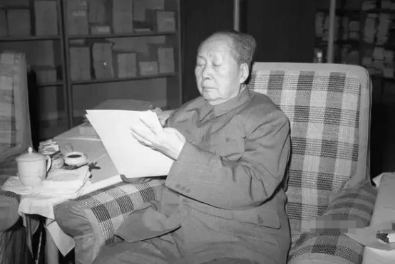 1975年毛主席病重：十大传奇故事中的最后岁月