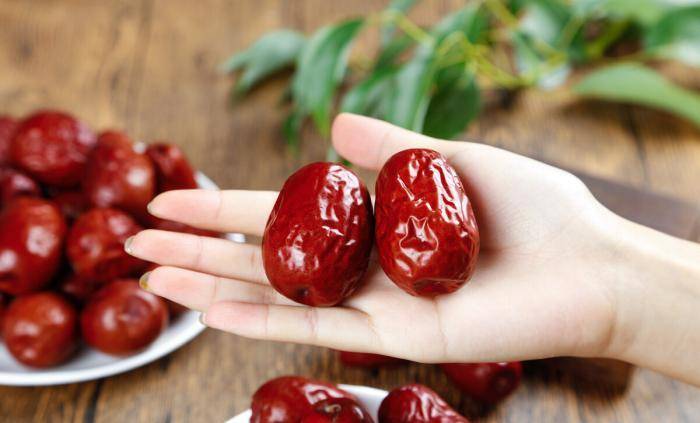 每天一把红枣，可以补气血？却不知，这3类人吃多了反伤身